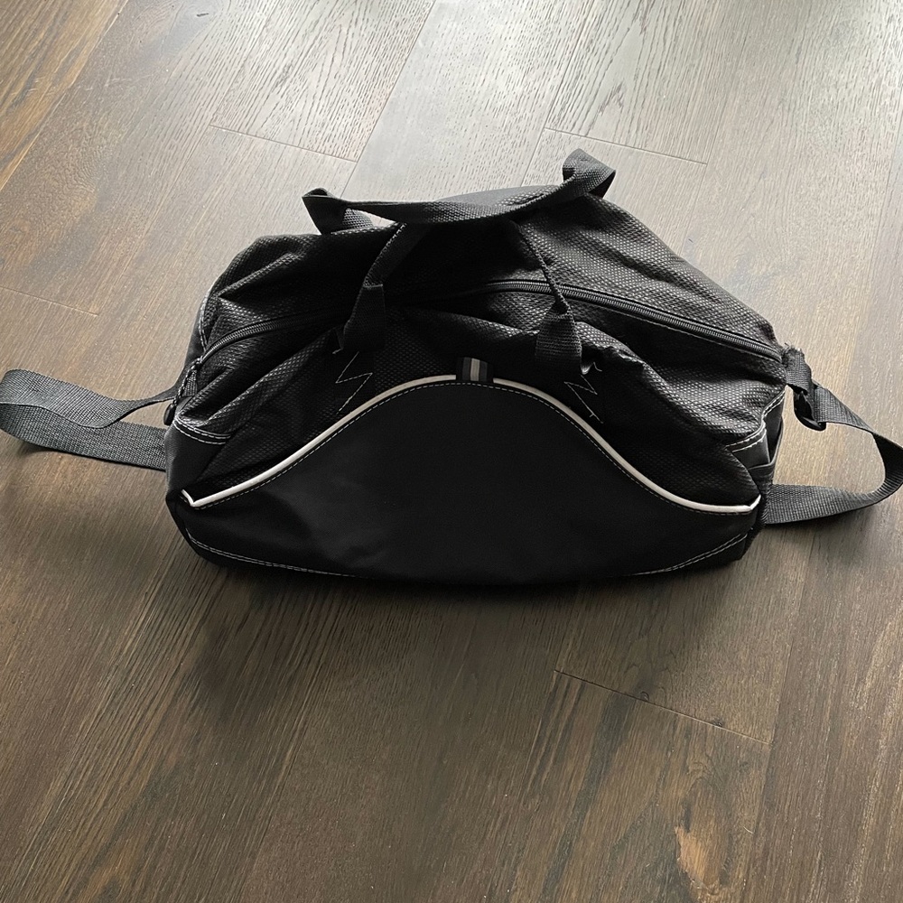 Leed’s Lightweight Duffel Bag